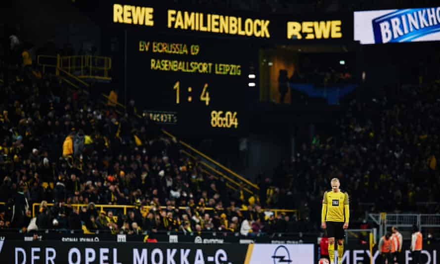 Erling Haaland fait une figure solitaire alors que Dortmund souffre à domicile.