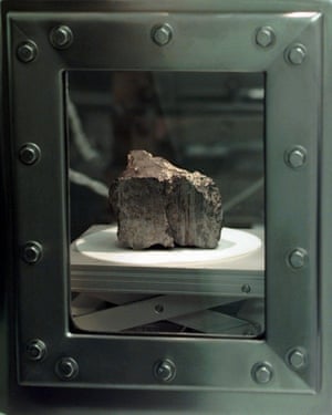 Un meteorito de Marte fue descubierto en la Antártida en 1984. Los investigadores afirman haber encontrado evidencia fósil de materia orgánica en la roca.