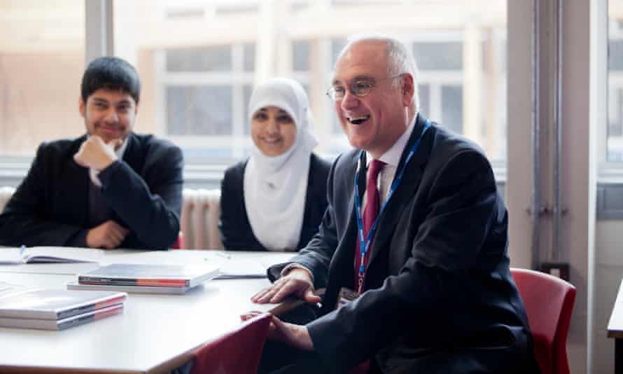 Former Ofsted chief inspector Sir Michael Wilshaw with pupils at a school in Birmingham in 2012.