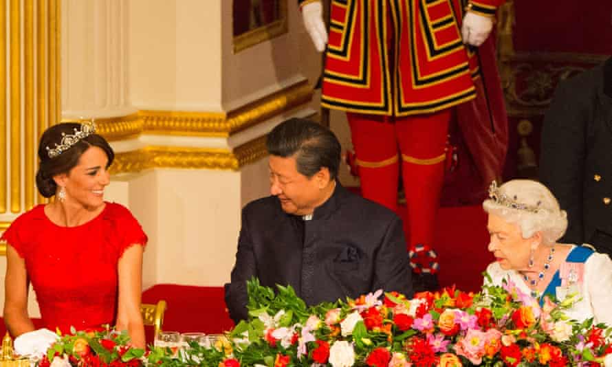 Kate bestows her dazzling smile on Xi Jinping
