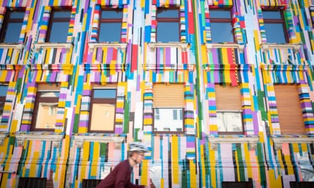 Tape art on the facade of Klebeland’s new building.