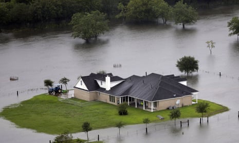 houston tx hurricane harvey wpmen jumps bac into water In Houston, a Makeshift Navy Struggles to Respond to Hurricane Harvey: Four key effects