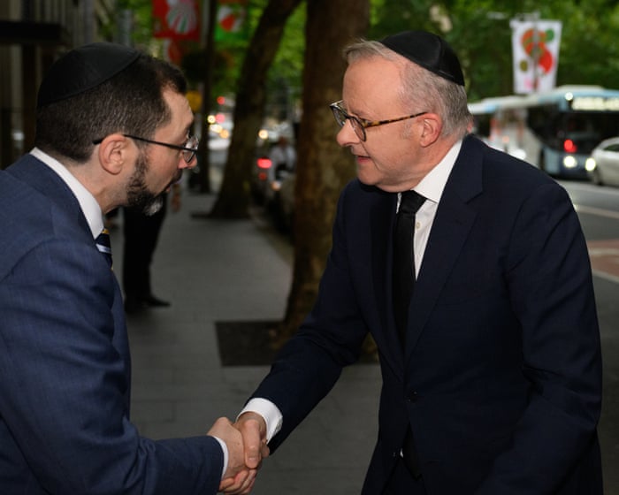 Anthony Albanese attends Sydney synagogue to honour memory of Bondi attack victims Anthony Albanese attends Sydney synagogue to honour memory of Bondi attack victims