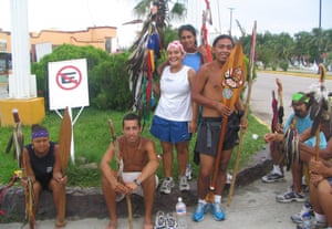 Noé Álvarez (second left) during his long journey