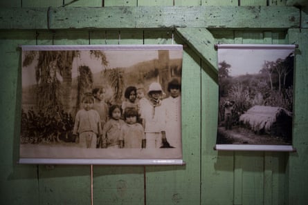 Fotografías de época de la vida indígena en Brasil, fecha desconocida.