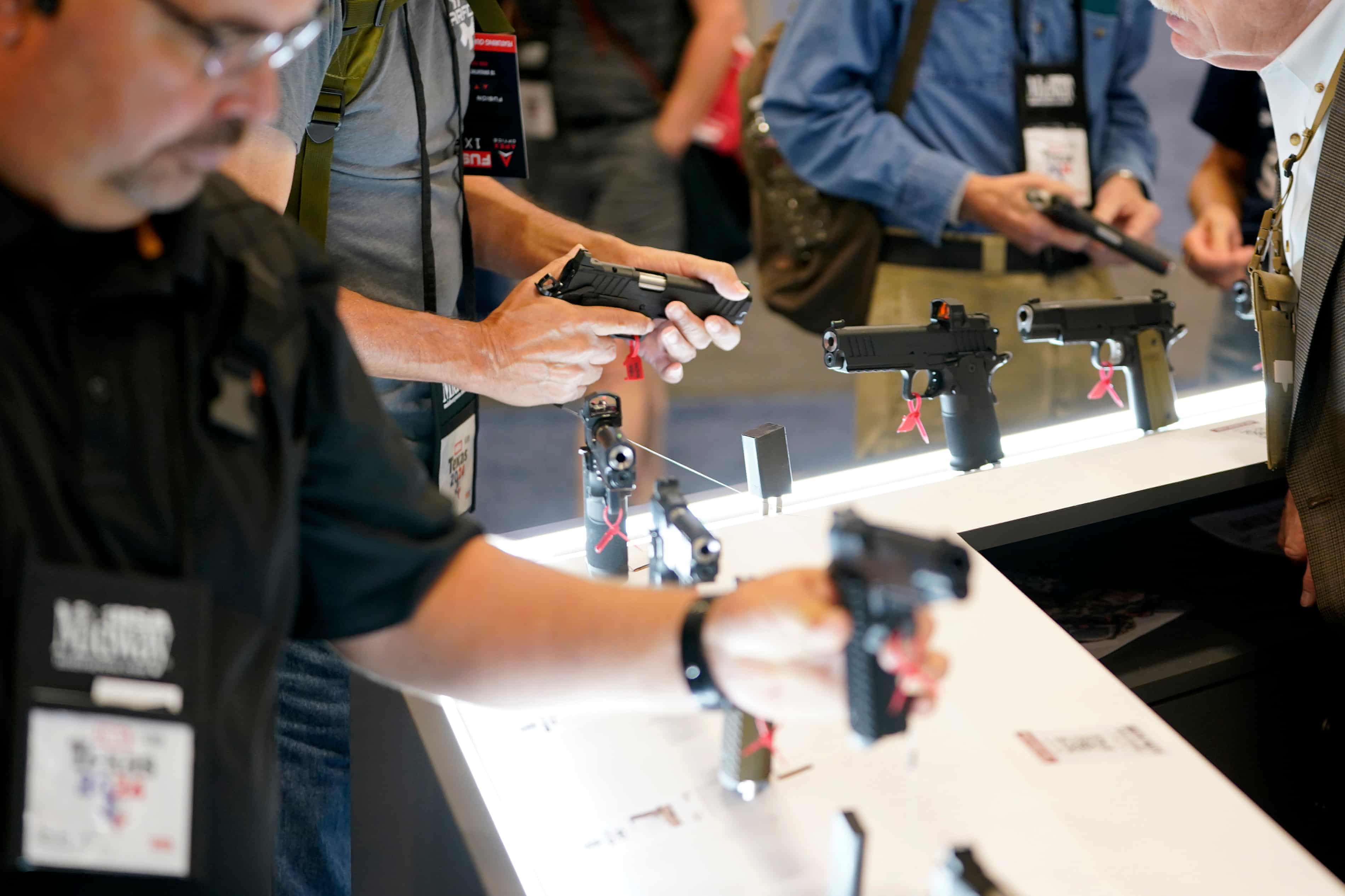 NRA faces pressure to suspend CEO after revelation of sadistic cat killing (theguardian.com)