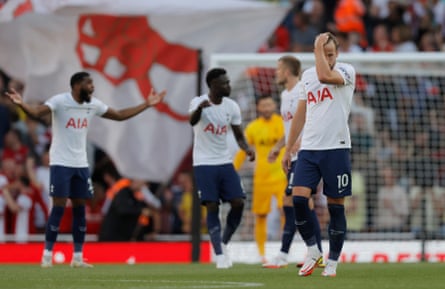 A dejected Harry Kane after the 3rd Arsenal goal.