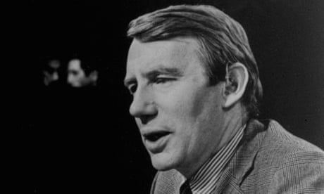 Robert MacNeil, co-anchor of PBS’s NewsHour segment, dies aged 93