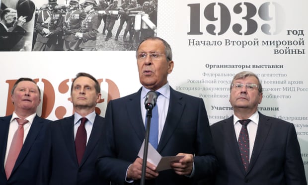 Sergei Lavrov speaks at the exhibition opening.