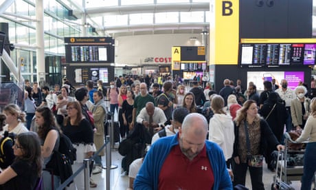 Long queues at Heathrow airport