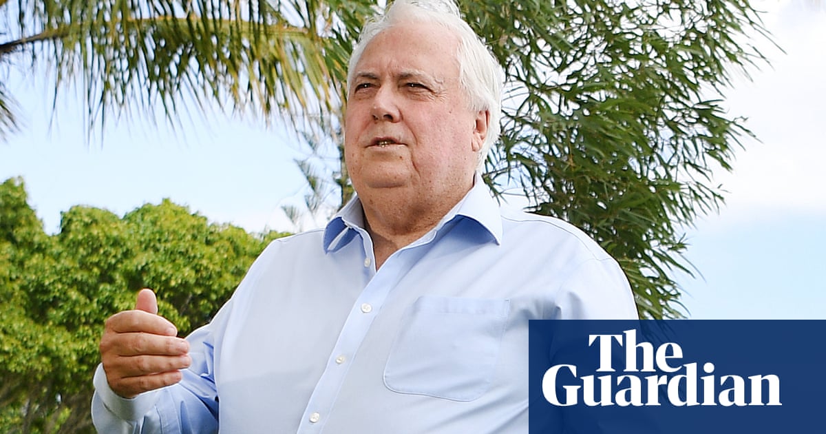 TGA investigating Clive Palmer-funded ads claiming hydroxychloroquine can cure coronavirus