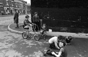 Street corner off Thornton Road, Bradford, 1977