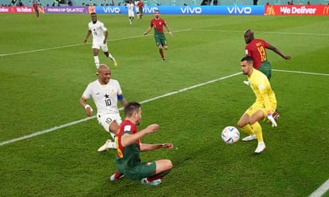 Andre Ayew heads the ball home to put Ghana back on level terms.