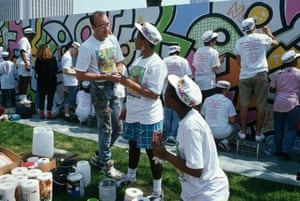 Teens help Haring paint a mural in Chicago, 1989.