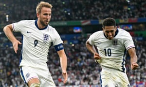 Harry Kane y Jude Bellingham celebran