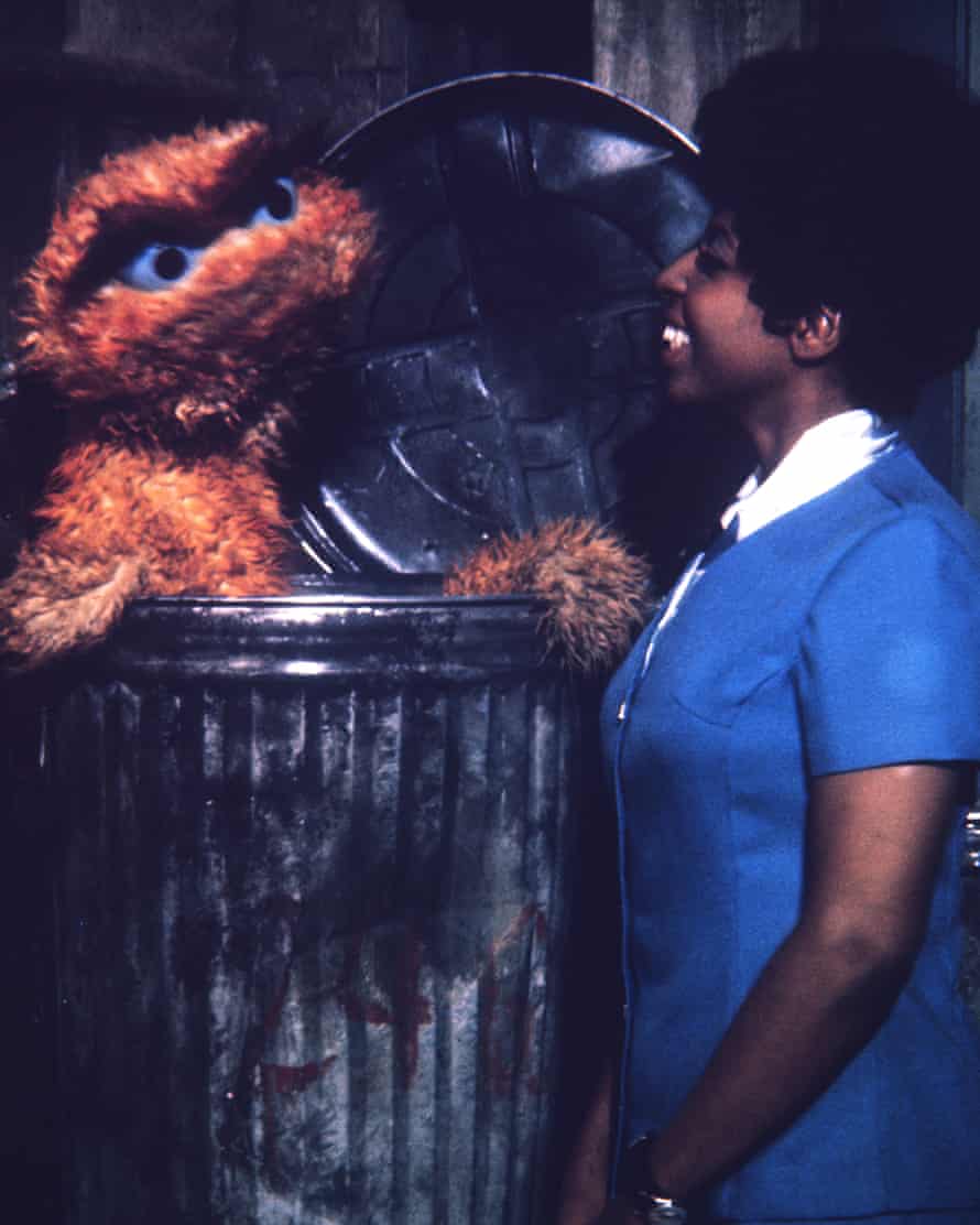 Long gets a peek into Oscar’s trashcan. Now in her 80s, she went on to be one of the longest-serving members of the original cast