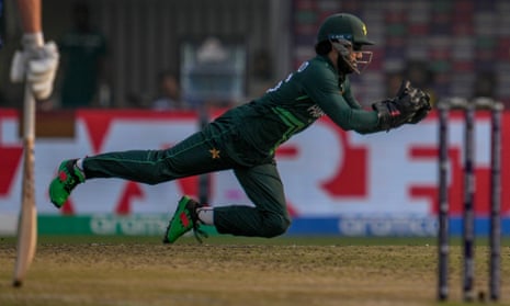 Pakistan's Mohammad Rizwan takes catch to dismiss England's Dawid Malan.