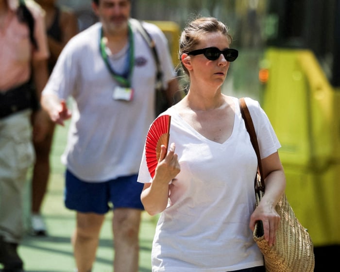 Europeans voice concerns amid sweltering heatwave - video