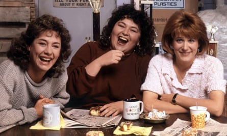 Metcalf with Roseanne Barr and Natalie West in a scene from the long-running sitcom in 1988.