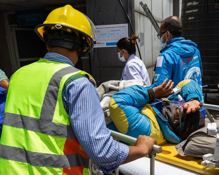 Sherpa found alive after vanishing on Mount Everest almost a week earlier – video