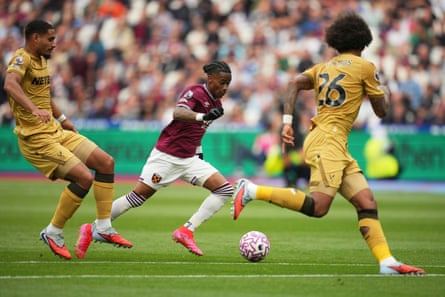 Crysencio Summerville runs with the ball against Crystal Palace