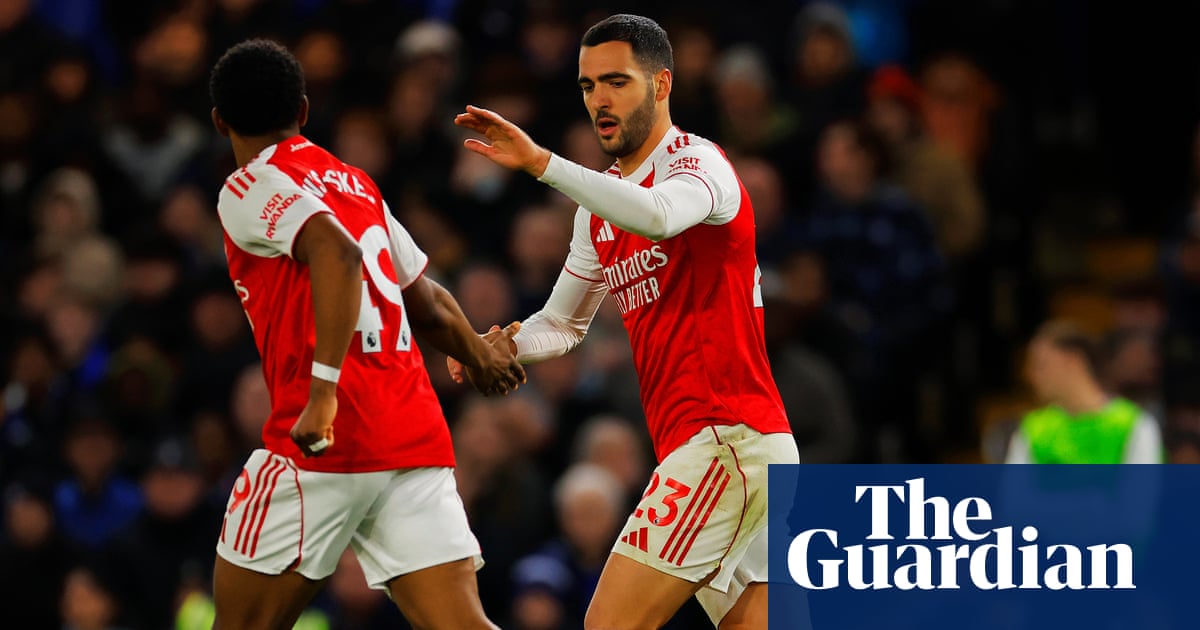 Arsenal held by 10-man Chelsea in feisty draw after Moisés Caicedo gets VAR red