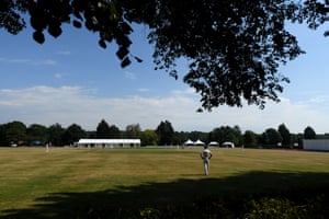Another warm one at Radlett. Another warm one at Radlett.