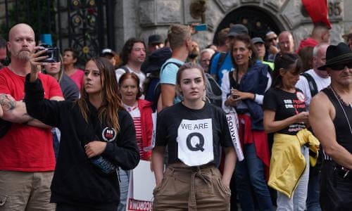 What Is Qanon Explaining The Bizarre Rightwing Conspiracy Theory Internet The Guardian