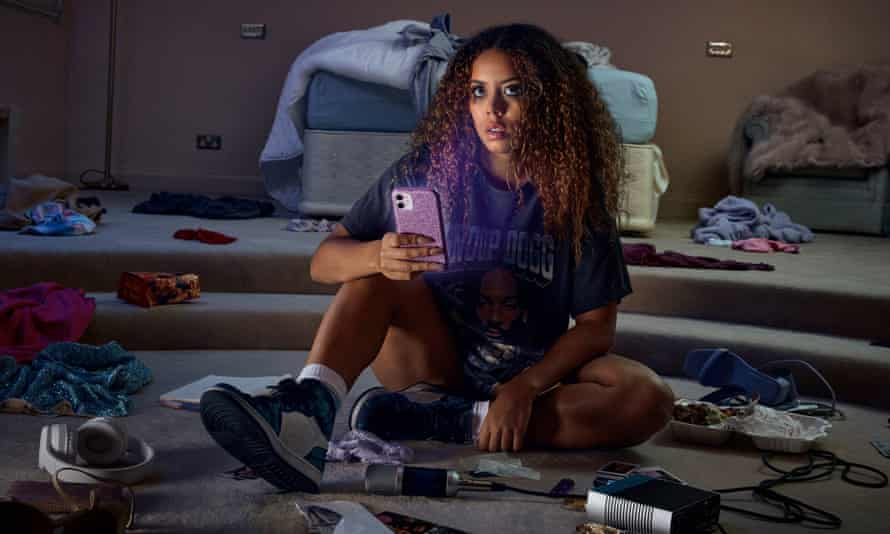 Nicôle Lecky as Sasha in Mood.