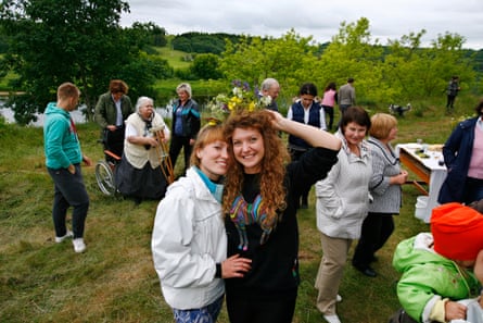 Jūratė (right) and her cousin Simona (left) wear flower crowns on family land outside Čiobiškis in Vilnius county
