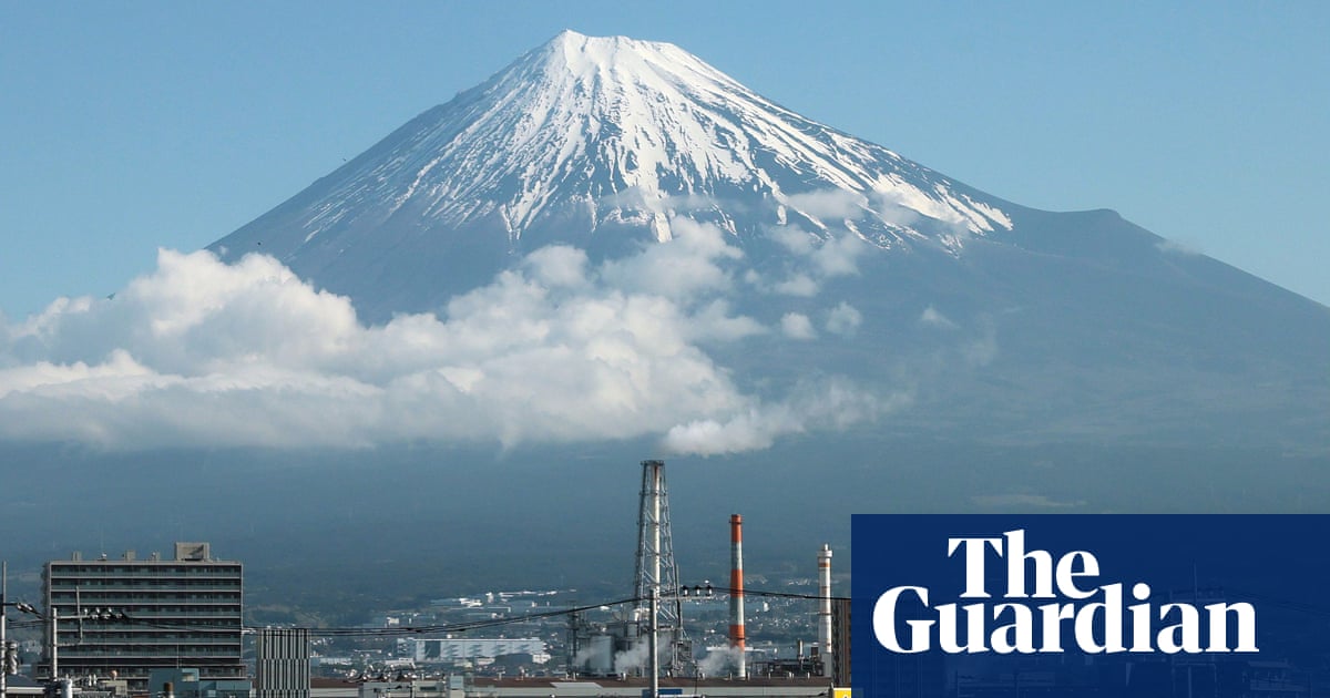 Student rescued from Mount Fuji twice in one week