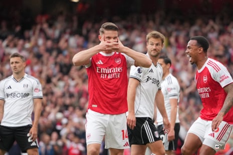 Arsenal's Viktor Gyökeres (centre) celebrates after scoring his side's opening goal against Fulham.