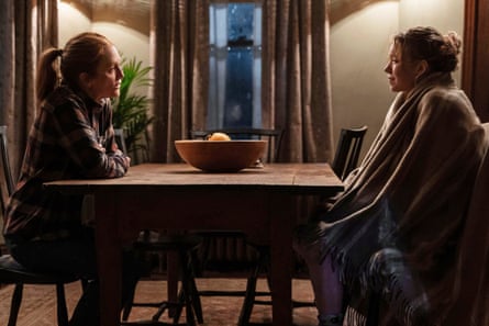 Julianne Moore and Sydney Sweeney in Echo Valley