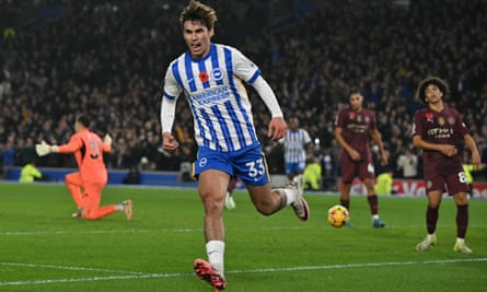 FBL-ENG-PR-BRIGHTON-MAN CITY<br>Brighton's English-born Danish midfielder #33 Matt O'Riley celebrates after scoring their second goal during the English Premier League football match between Brighton and Hove Albion and Manchester City at the American Express Community Stadium in Brighton, southern England on November 9, 2024. (Photo by Glyn KIRK / AFP) / RESTRICTED TO EDITORIAL USE. No use with unauthorized audio, video, data, fixture lists, club/league logos or 'live' services. Online in-match use limited to 120 images. An additional 40 images may be used in extra time. No video emulation. Social media in-match use limited to 120 images. An additional 40 images may be used in extra time. No use in betting publications, games or single club/league/player publications. / (Photo by GLYN KIRK/AFP via Getty Images)
