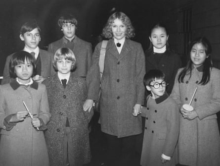 Mia Farrow with (back row from left) Matthew, Sascha, Soon-Yi and (front row from left) Daisy, Fletcher, Moses and Lark, in 1984.
