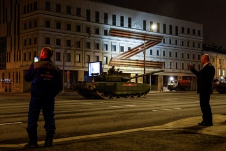 Photographing tanks in Moscow