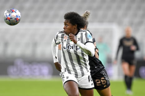 Juventus v Arsenal: Women’s Champions League – live | Women's Champions League 4 Juventus lead through Lineth Beerensteyn!