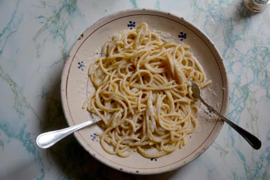 Rachel Roddy’s cacio e pepe