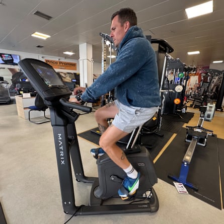 Leon tests the Matrix U50 in a gym