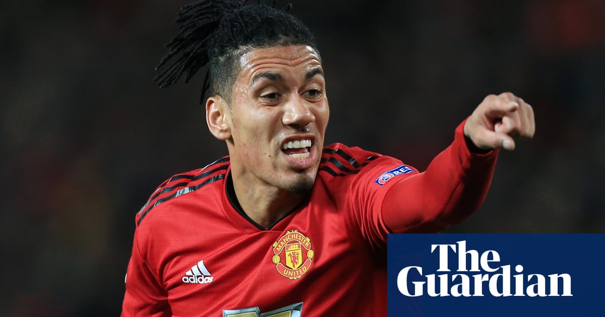 Chris Smalling to join Roma on loan from Manchester United
