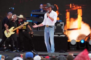 Tim McGraw performs prior Saturday’s game at Bristol Motor Speedway.