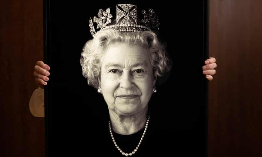 Artist Rob Munday unveils a new photographic portrait of The Queen, titled Platinum Queen: Felicity.