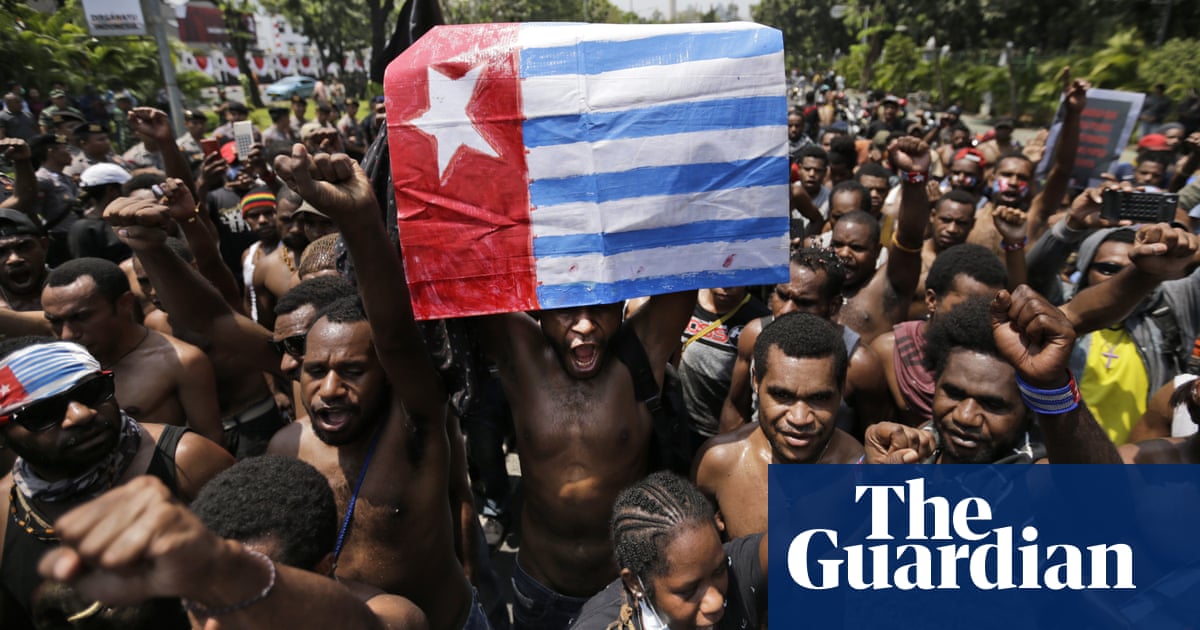 Indonesian military apologises after West Papuan man filmed being tortured in water-filled barrel | Australia news Indonesian military apologises after West Papuan man filmed being tortured in water-filled barrel | Australia news