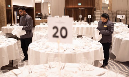 La salle de banquet a un événement presque tous les jours, des mariages aux conférences et doit être configurée différemment pour chaque événement.