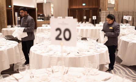 La salle de banquet a un événement presque tous les jours, des mariages aux conférences et doit être configurée différemment pour chaque événement. 