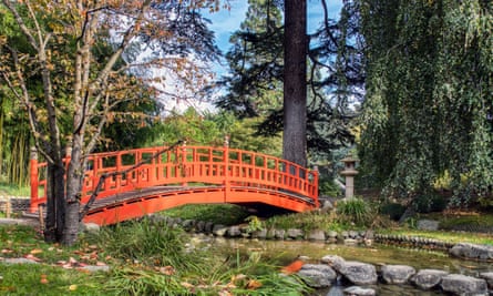 Japanese wooden bridge in Albert Kahn Park