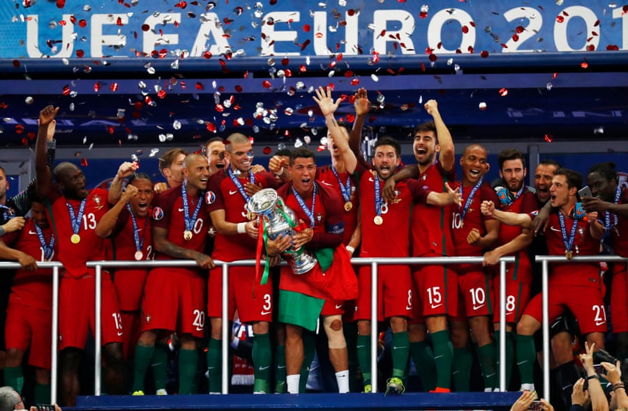 Portugal celebrate winning Euro 2016