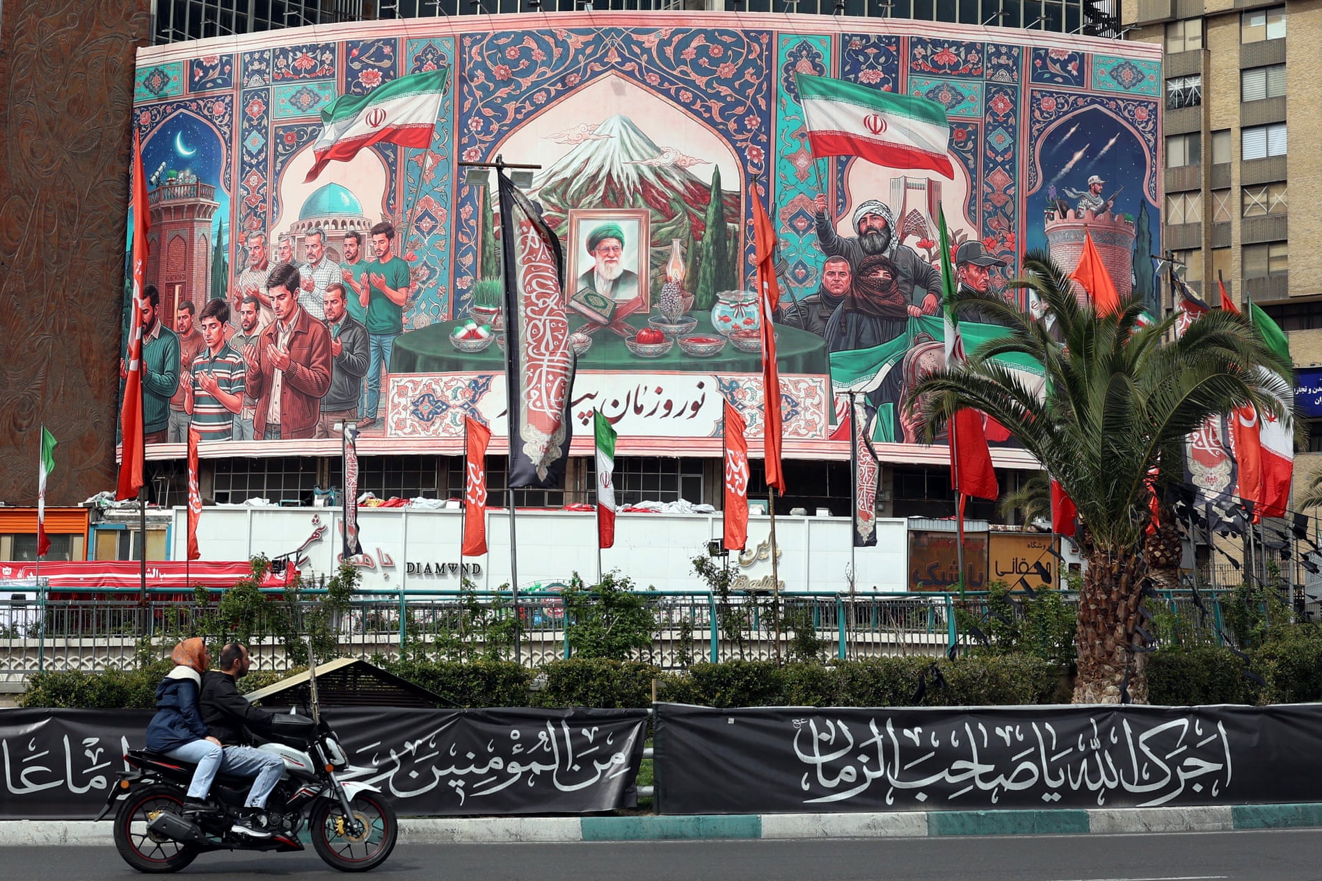 Iran threatens to target Middle East energy and water infrastructure amid U.S. escalation warning 3 A Tehran billboard featuring a portrait of the late supreme leader Ayatollah Ali Khamenei. (AFP/Getty Images)