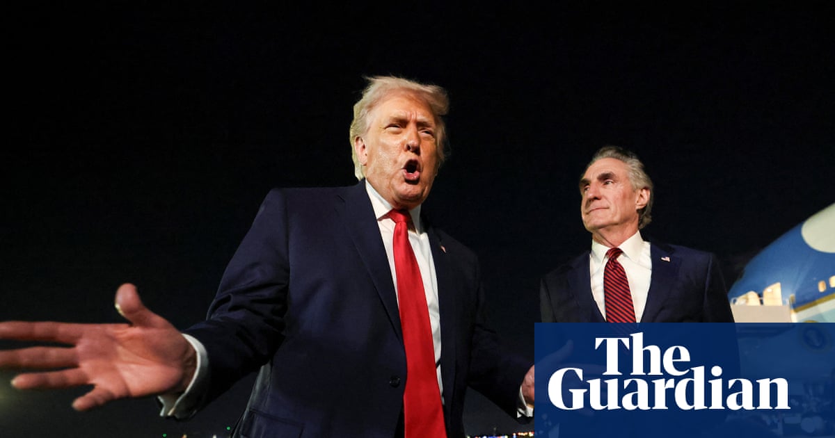 Stock markets fall as Trump steps up Greenland tariff claims