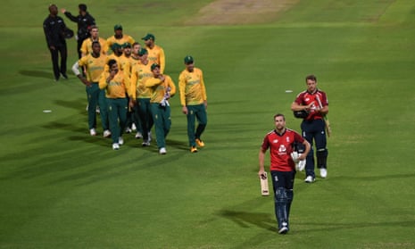 Dawid Malan is applauded off the field of play by batting partner Jos Buttler as the South African team look on.